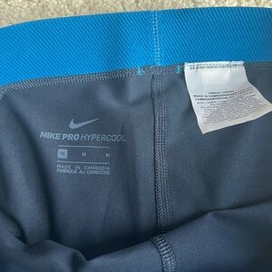 Nike women’s running tights. Like new, barely worn. Size Medium.